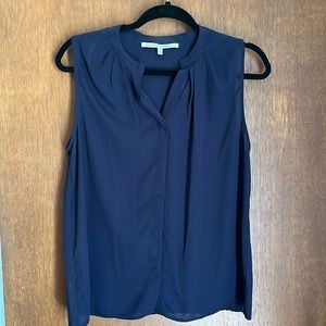 Medium sleeveless blouse